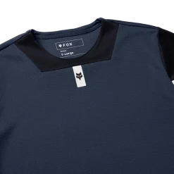 Tienershirt Youth Defend met lange mouw